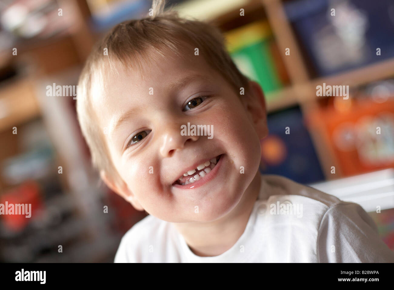 Little Boy smiling heureusement Banque D'Images