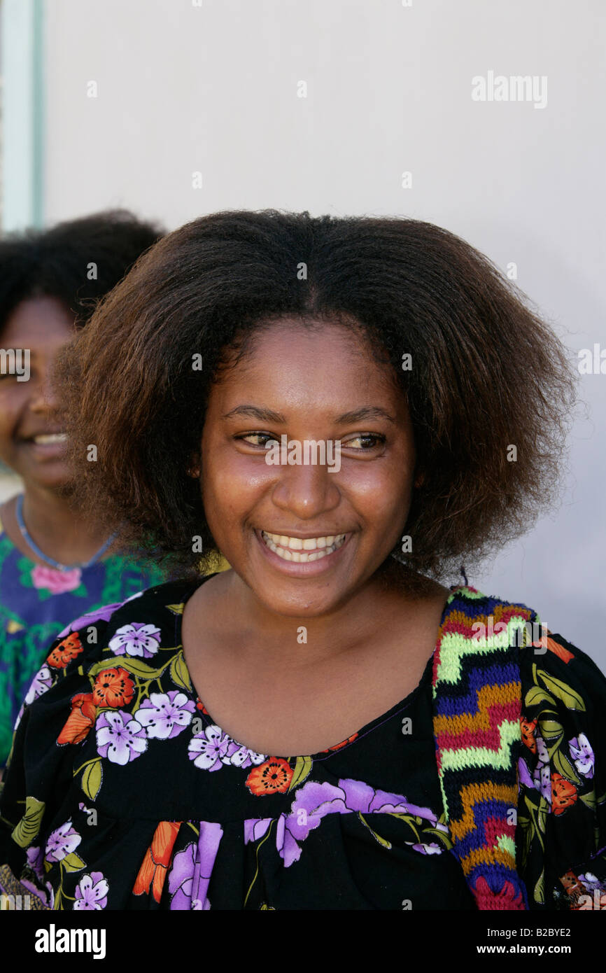 Femme avec string bilum sac, sac typique en PNG, Madang, Papouasie-Nouvelle-Guinée, la Mélanésie Banque D'Images