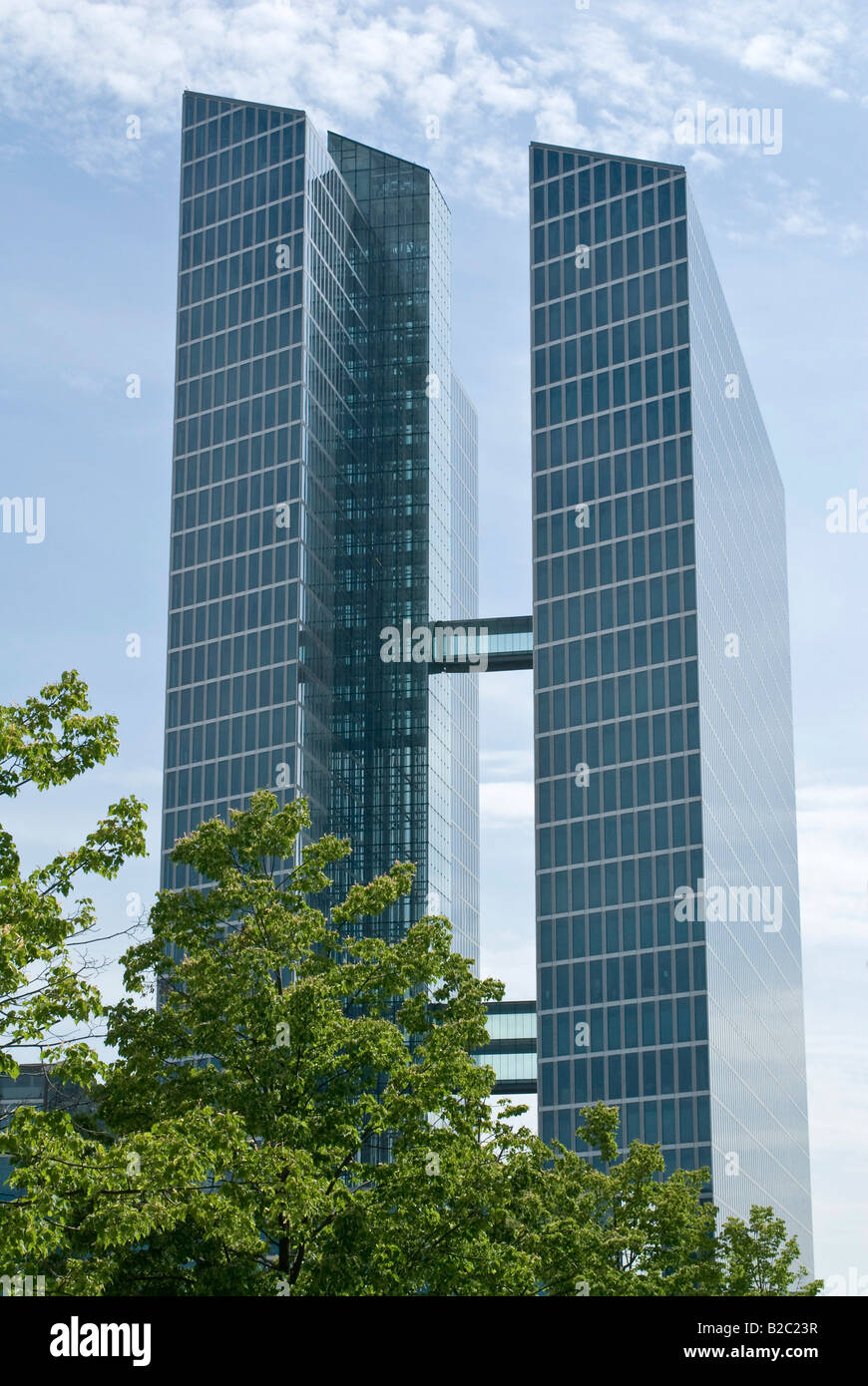 Mettre en évidence les tours, architectes et Murphy Jahn, Munich, Bavière, Allemagne Banque D'Images