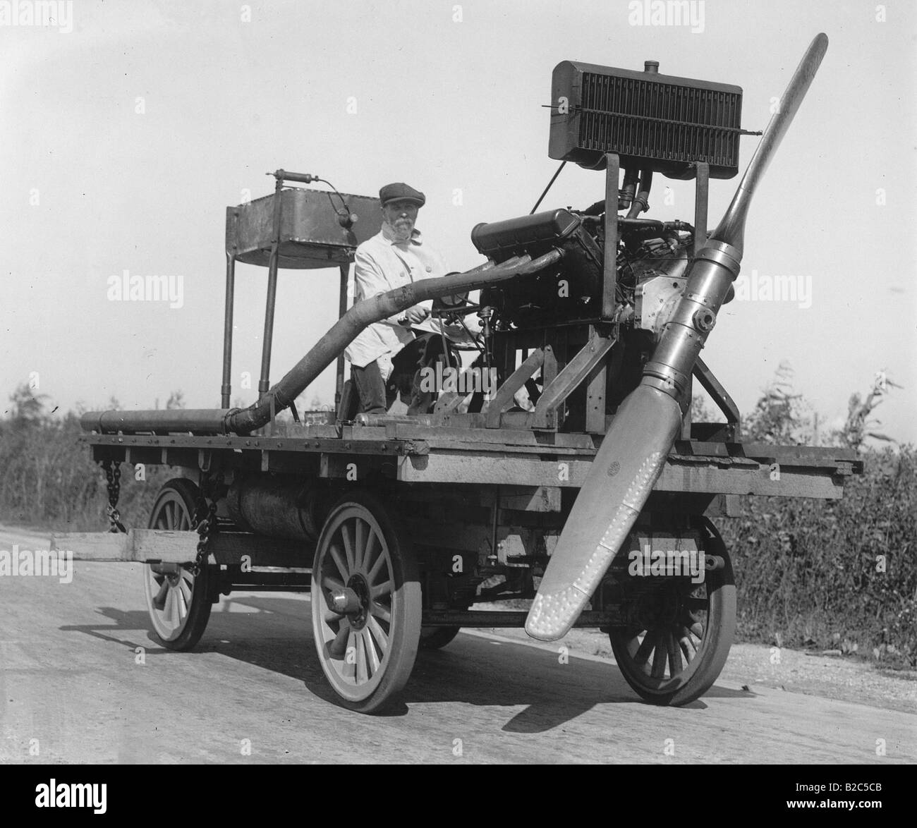Inventeur, voiture conduite par les hélices, photo historique d'environ 1920 Banque D'Images