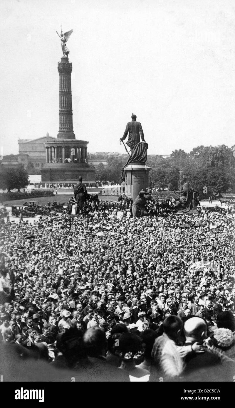 Service de l'église en temps de guerre, par le mémorial Bismarck Grosser Stern, photo historique d'environ 1915, Berlin, Germany, Europe Banque D'Images