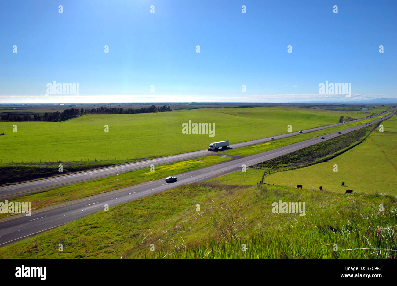 Les voyageurs de la conduite sur l'Interstate 5 à la vallée de San Joaquin en Californie Banque D'Images