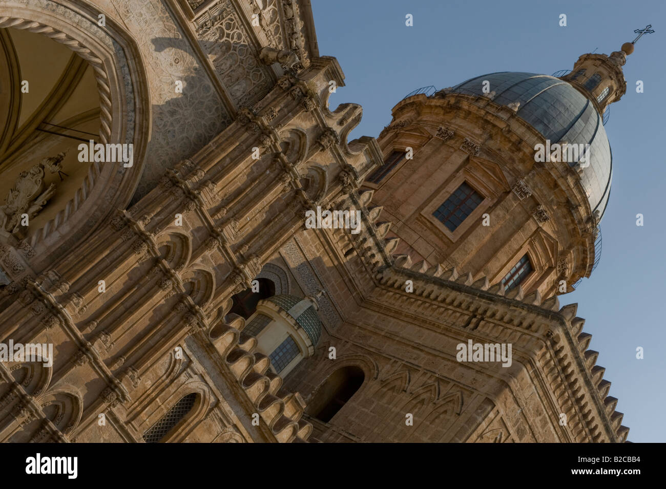 Détail de la cathédrale : coupole, dôme et portico Banque D'Images