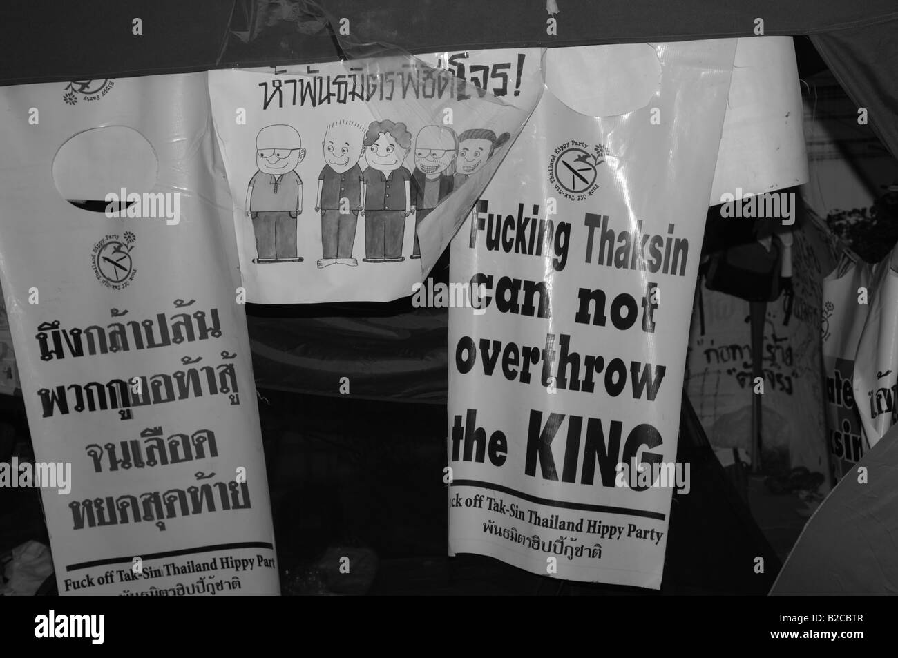 Les partisans de l'anti-gouvernement de l'Alliance du peuple pour la démocratie mars,slogans dénonçant le gouvernement de Bangkok, Thaïlande, Banque D'Images