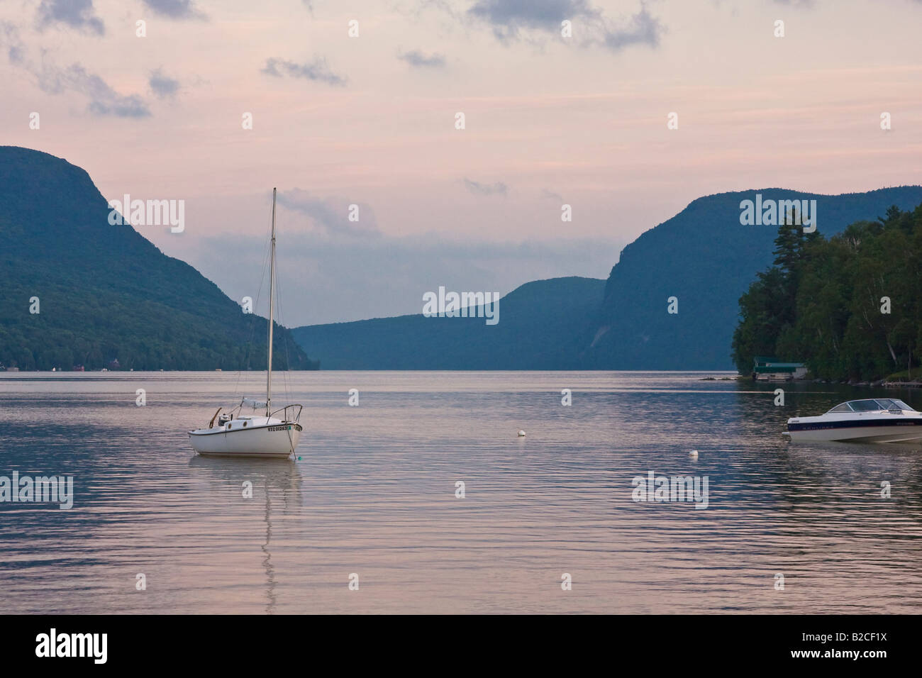 Hor Mt et Mt Pisga, surplombant le lac Willoughby, New York en Westmore Banque D'Images Hor Mt et Mt Pisga, surplombant le lac Willoughby, New York en Westmore Banque D'Images