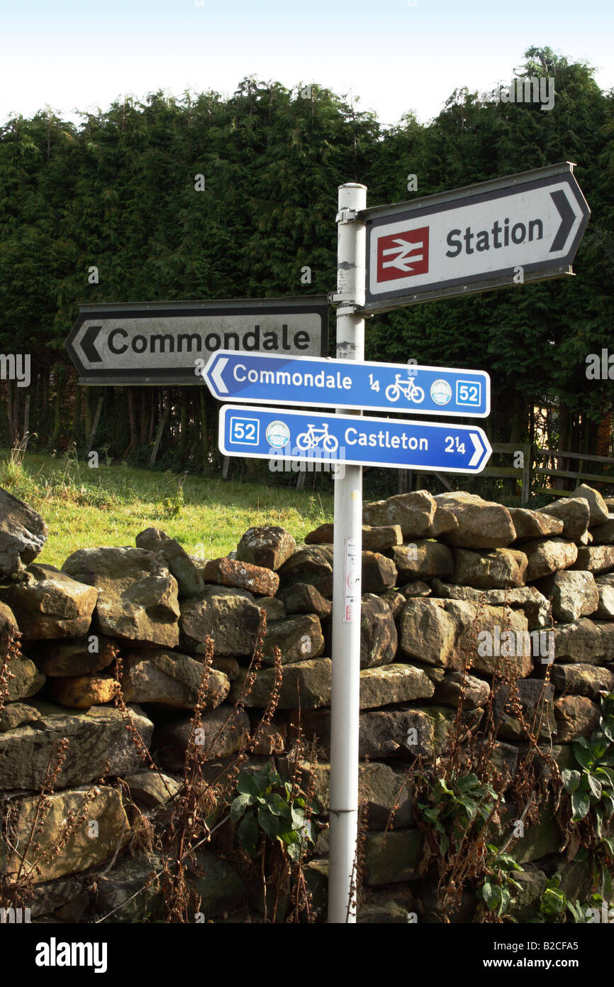 Direction de l'information et de panneaux pour Commondale direction gare montrant et moor à la mer Randonnée à vélo Banque D'Images