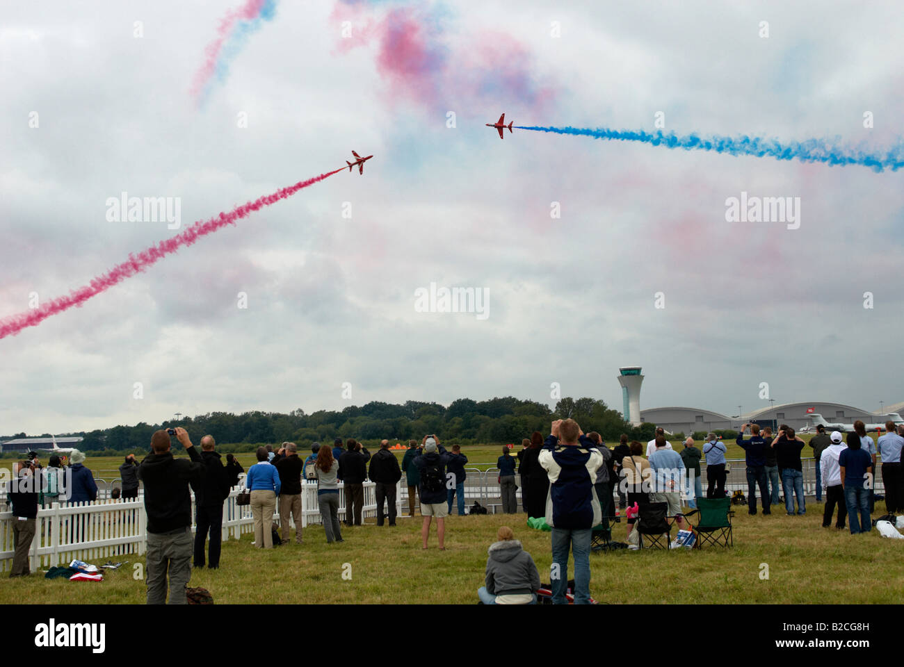 Les amateurs de la fonction / regarder les flèches rouges Display Team Farnborough Air Show 2008 Banque D'Images