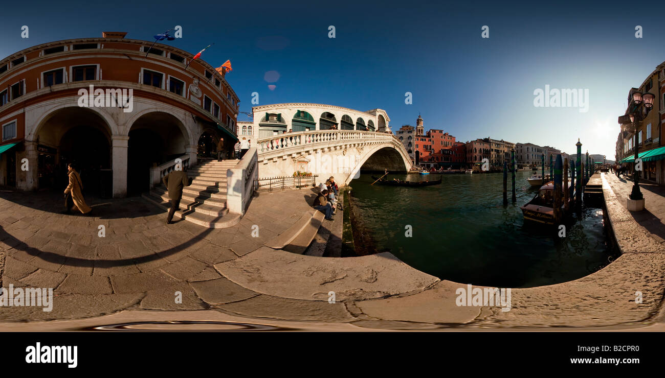Vue panoramique à 360 degrés du Pont du Rialto et le Grand Canal à Venise en Italie Banque D'Images