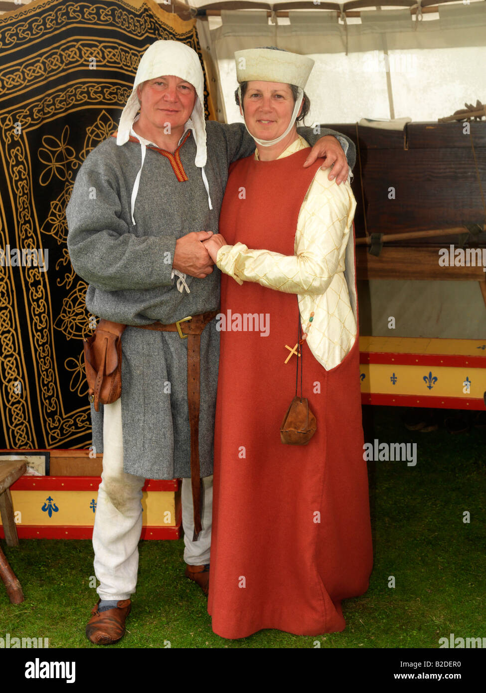 L'histoire comme l'heuristique de divertissement et de l'éducation et de Dame Couple habillé en costume médiéval de Valet Banque D'Images