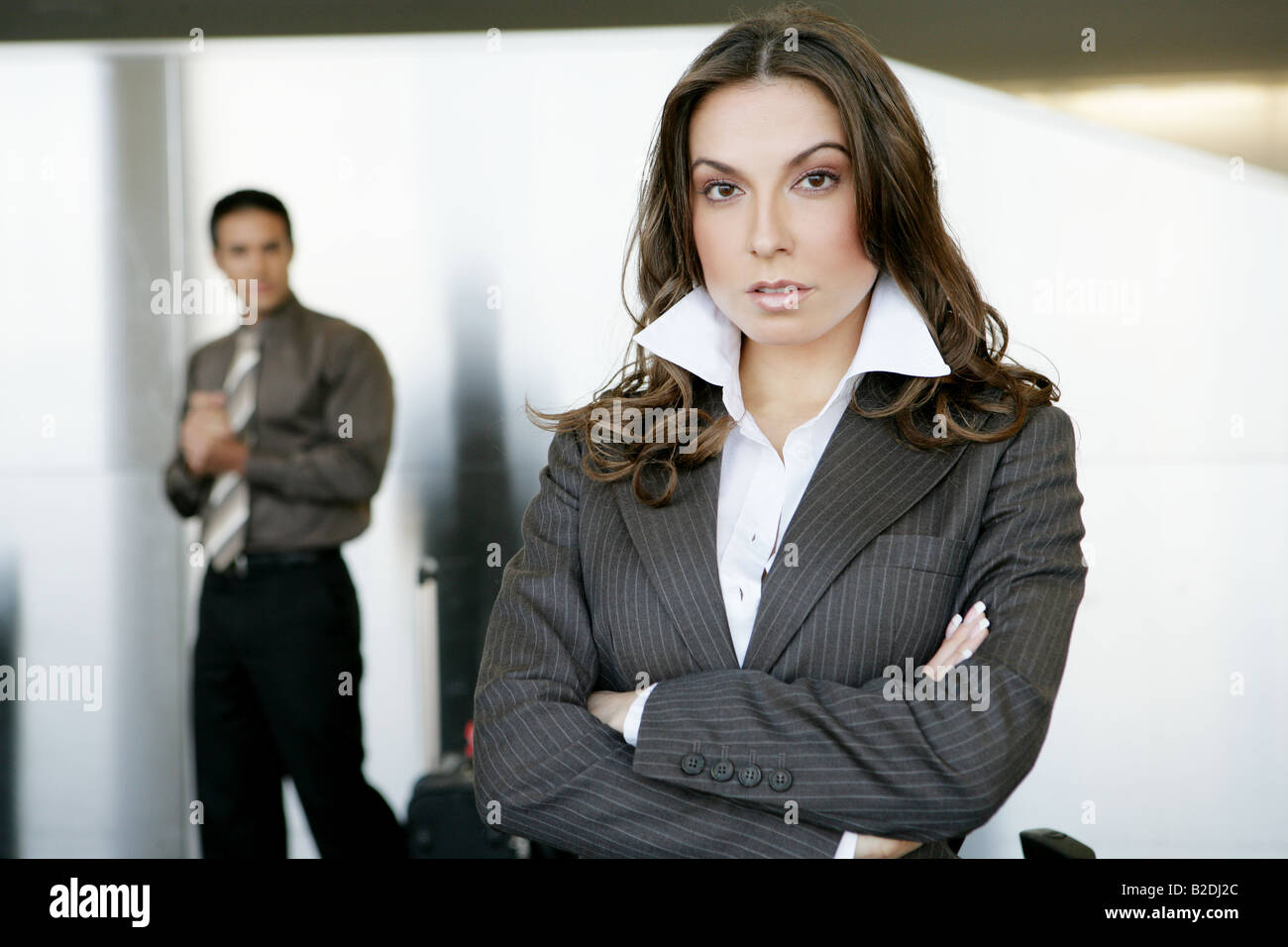 Portrait of businesswoman dans de l'aéroport. Banque D'Images