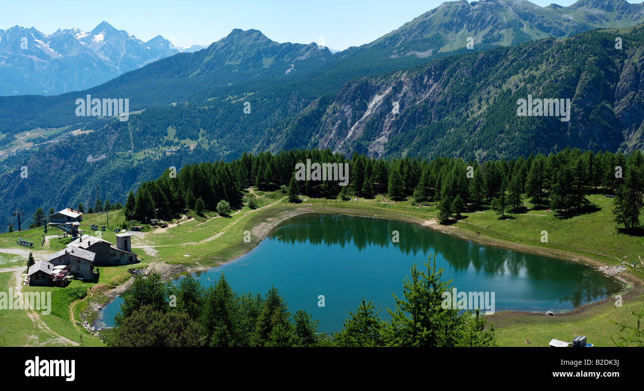 Lac de Lod, chamois, vallée d'aoste, Italie. Banque D'Images