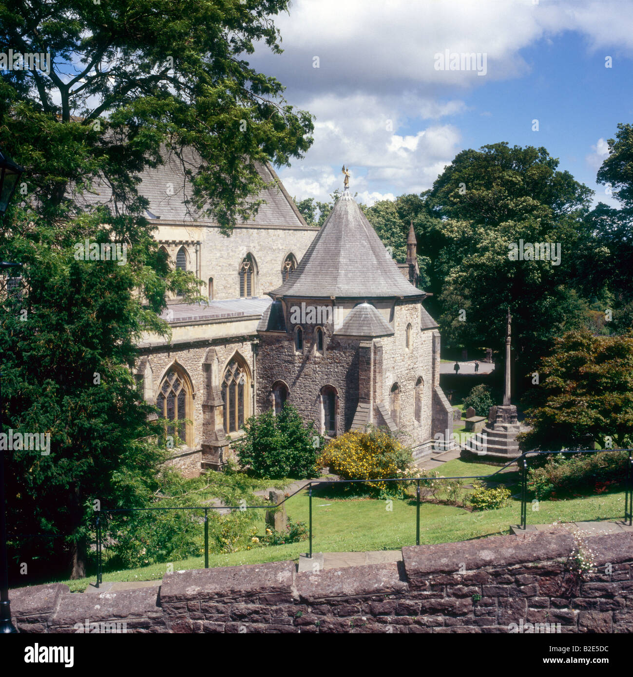 Eglwys Gadeiriol Llandaf / Llandaff Cathedral à Cardiff au Pays de Galles Banque D'Images