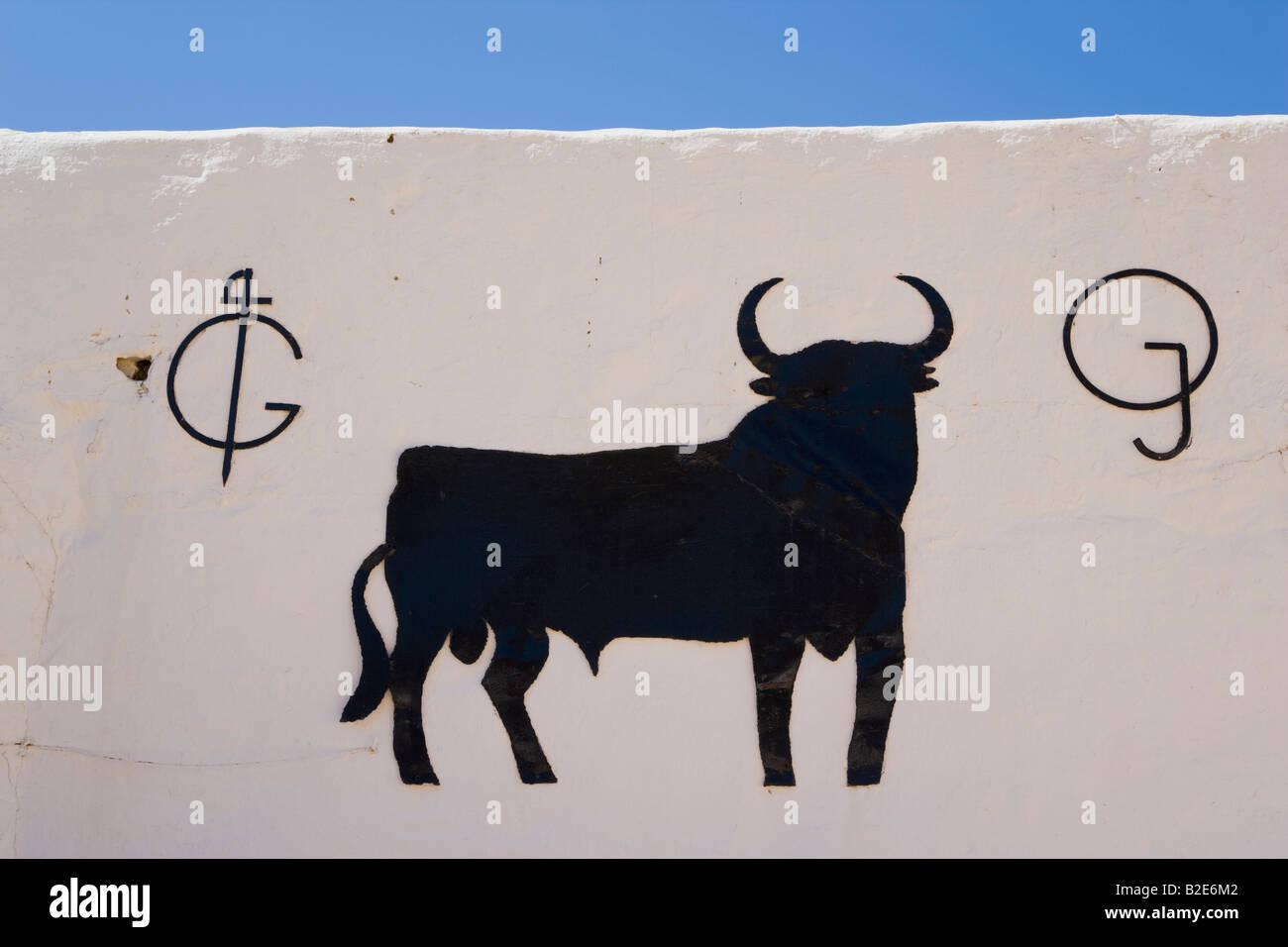 La province de Malaga Mijas Costa del Sol Espagne Metal bull silhouette et symboles de marque à l'arène Banque D'Images