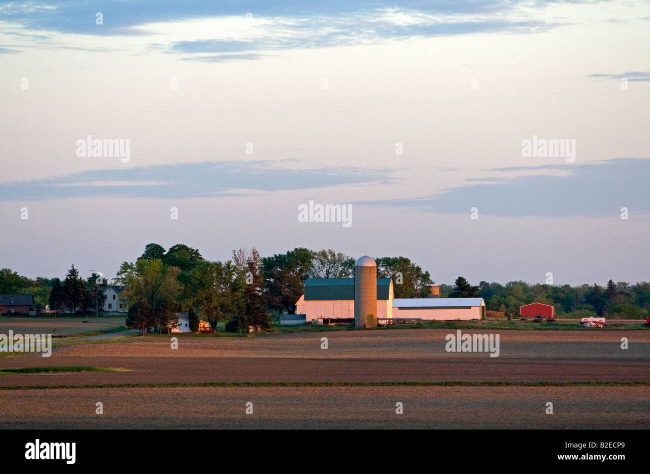 Ferme au coucher du soleil à Eaton County Michigan Banque D'Images