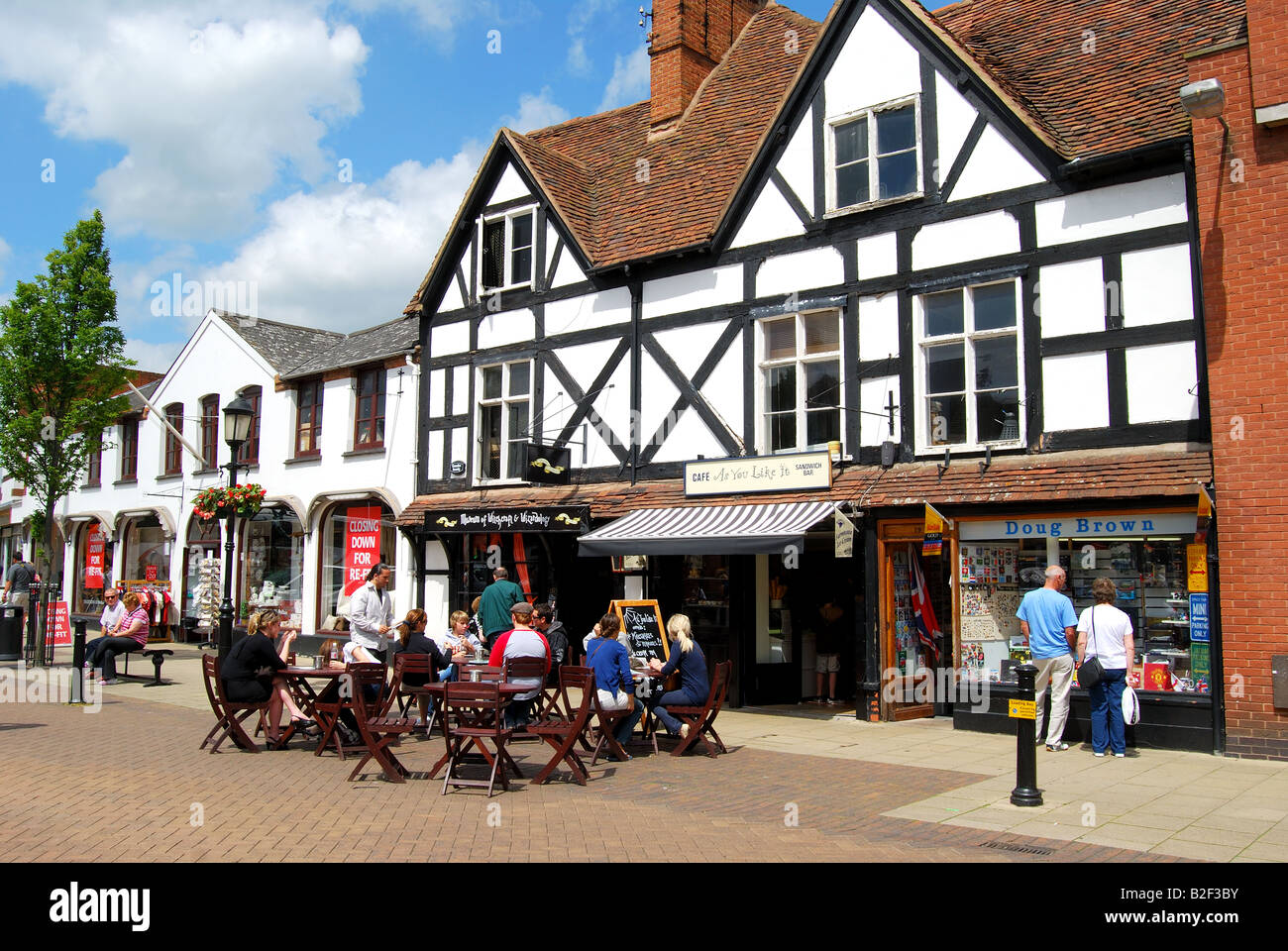 Cafe de la chaussée piétonne sur Henley Street, Stratford-upon-Avon, Warwickshire, Angleterre, Royaume-Uni Banque D'Images