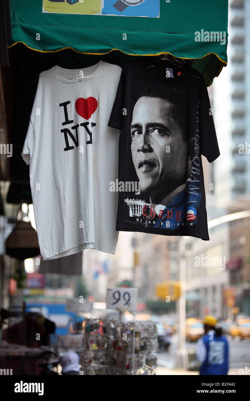 Barack Obama t-shirts en vente dans Manhattan. Banque D'Images