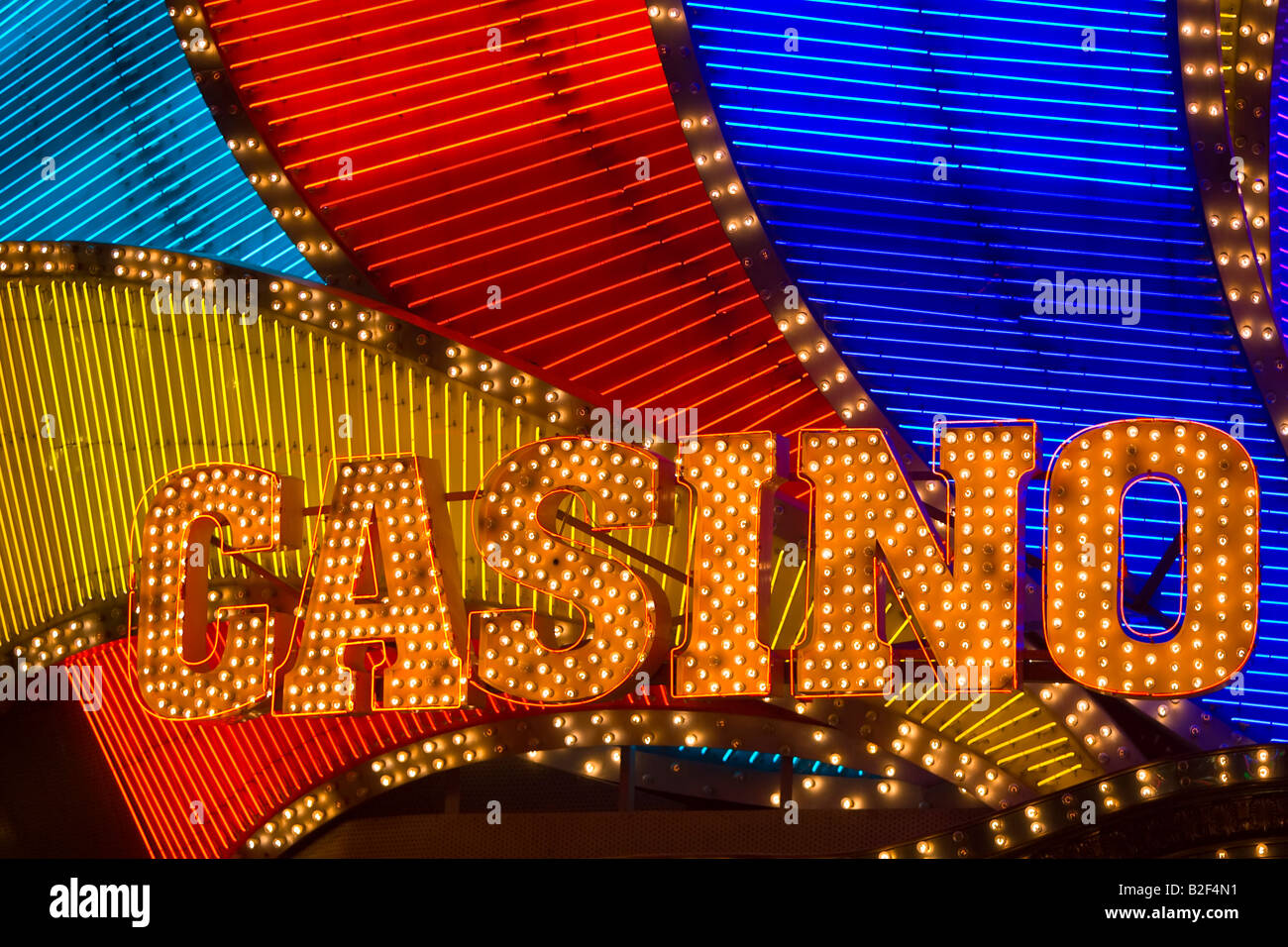 Chine - Macao néons et des signes de Casino Lisboa de nuit. Macao est la seule région de Chine où le jeu est autorisé. Banque D'Images
