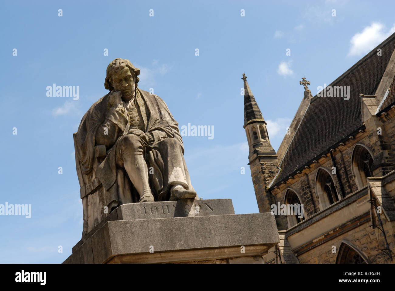 La statue de Samuel Johnson à Lichfield dans le Staffordshire en Angleterre Banque D'Images