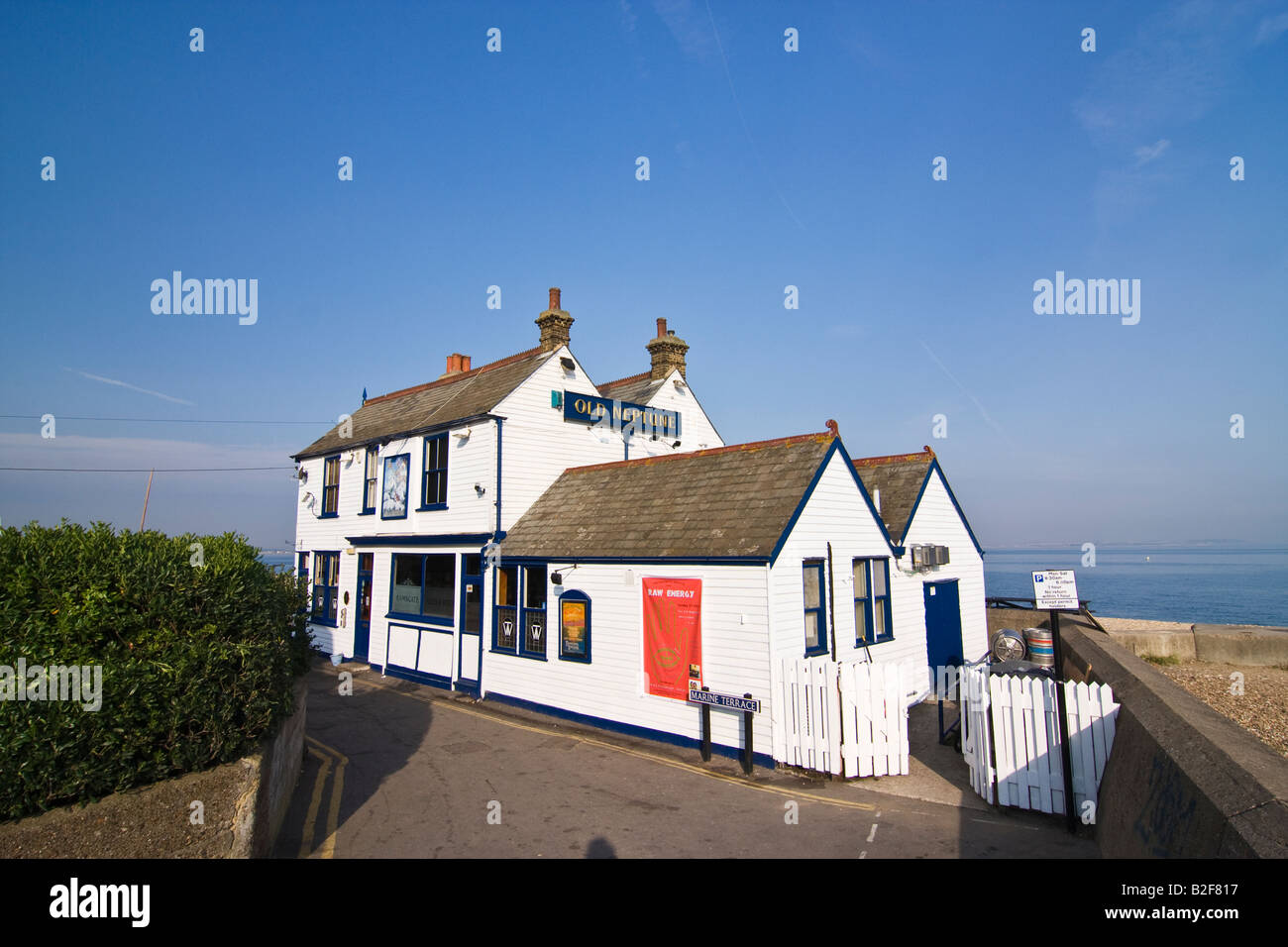 Le vieux Neptune Pub sur la plage à Whitstable, Kent, Angleterre. Banque D'Images