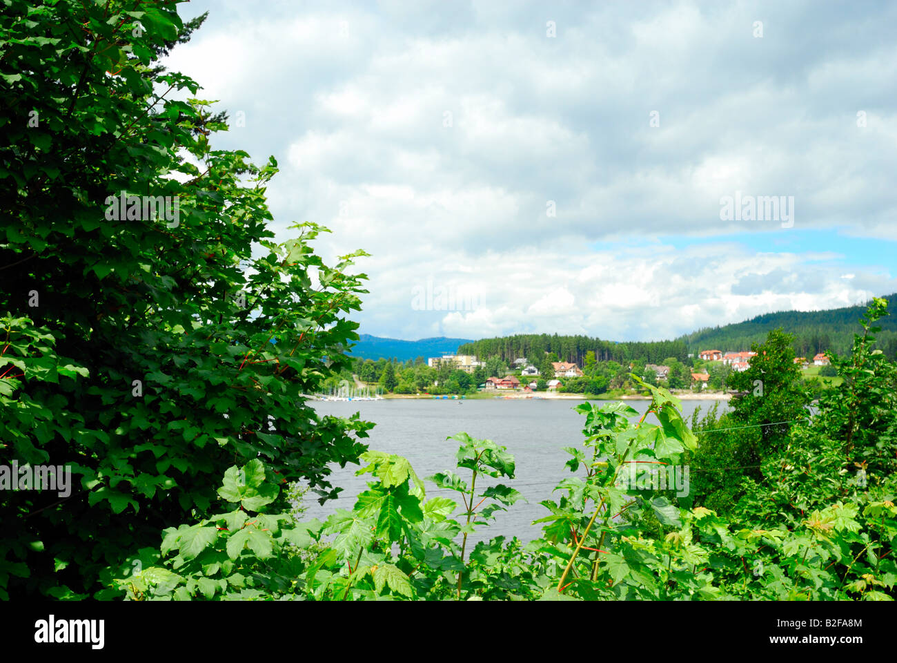 Schluchsee a le plus grand lac dans la Forêt Noire, sept kilomètres de long 14 kilomètres de large et 61 mètres de profondeur c'est un artifi Banque D'Images