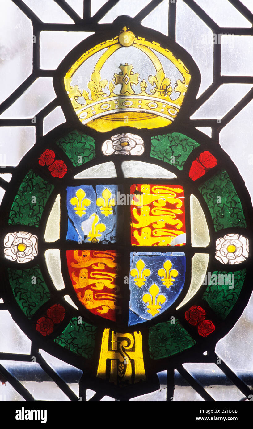 Armoiries du Roi Henry 8e vitrail Haddon Hall intérieur périphérique Derbyshire armoiries armoiries art anglais Tudor England UK Banque D'Images