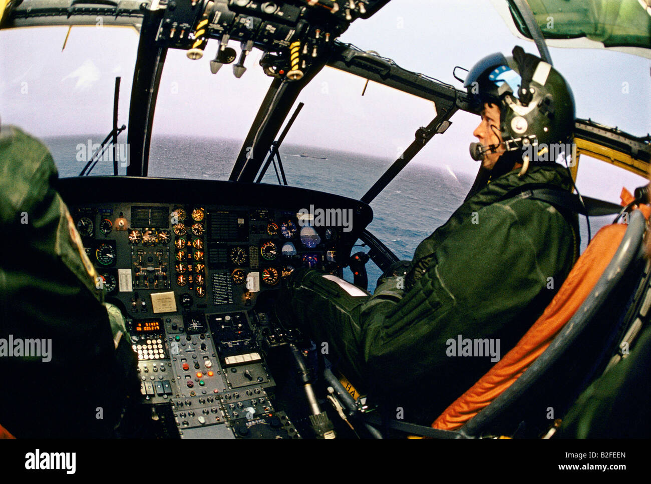 Projet pilote dans le cockpit d'un hélicoptère de sauvetage en mer Banque D'Images