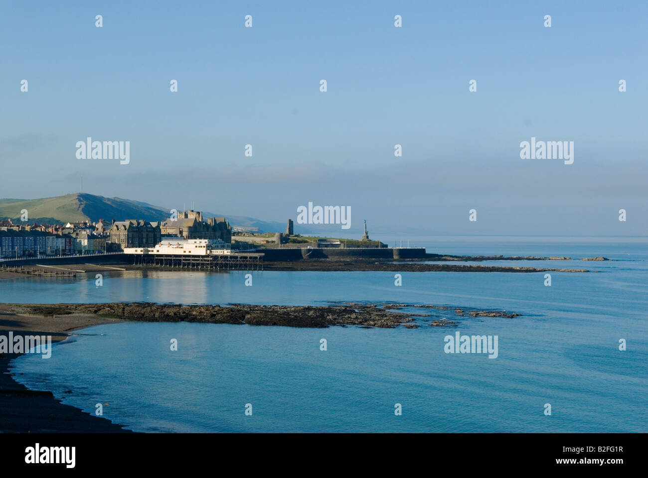 Aberystwyth Cardigan Bay station balnéaire et ancien château. Ceredigion côte ouest centre du pays de Galles Royaume-Uni années 2008 2000 homer sykes Banque D'Images