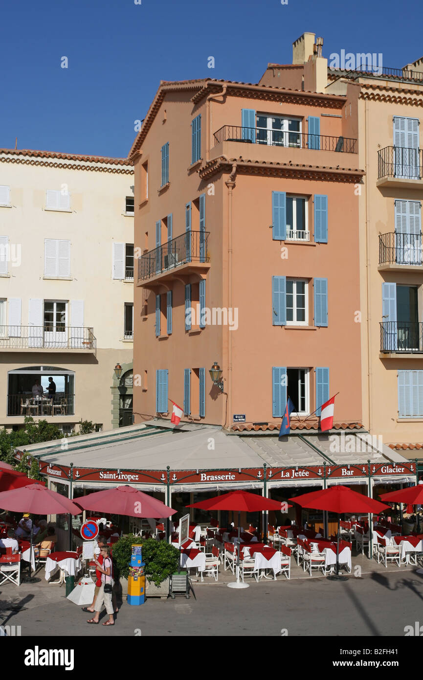 Restaurant sur le port de St Tropez, France Photo Stock - Alamy