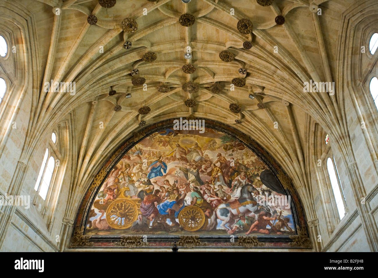 Espagne Salamanque intérieur de l'église de Saint Stephen San Esteban murale dans balcon jubé Banque D'Images