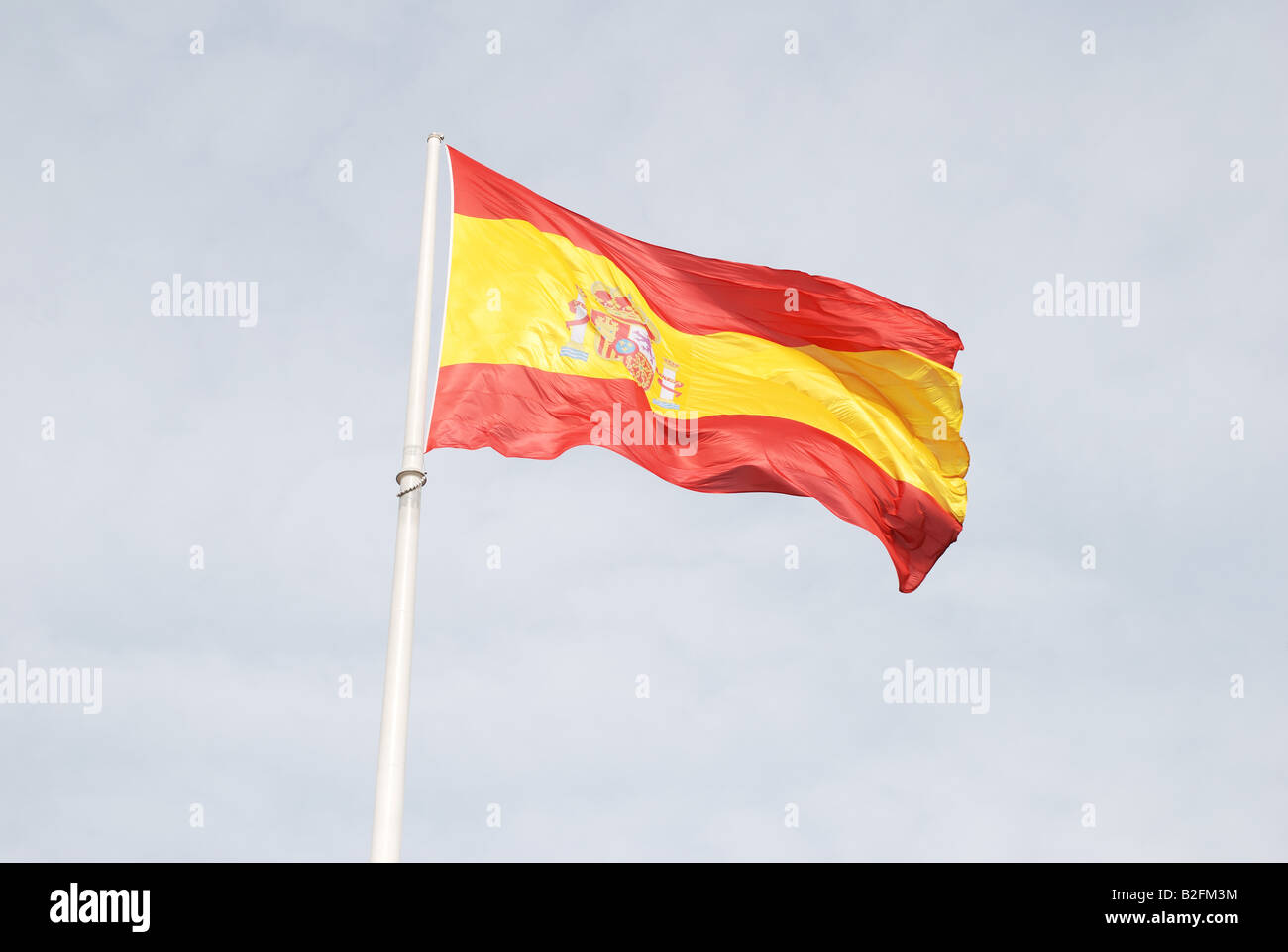 Spanish flag fluttering. Place Colon. Madrid. L'Espagne. Banque D'Images