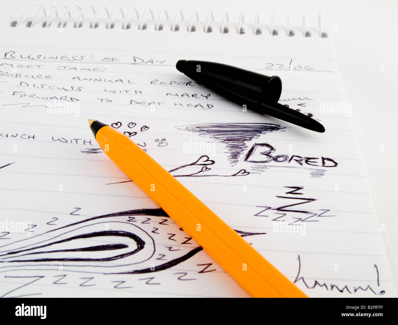 Doodle Sketch bordée d'affaires avec le bloc-notes de travail ennuyeux et dessins orange noir Stylo bille Bic Marqueur sur fond blanc Banque D'Images
