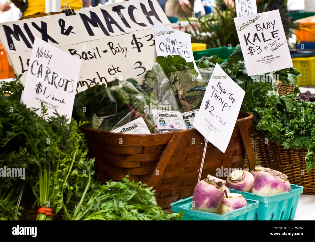 Les produits biologiques pour la vente à un marché de producteurs Banque D'Images