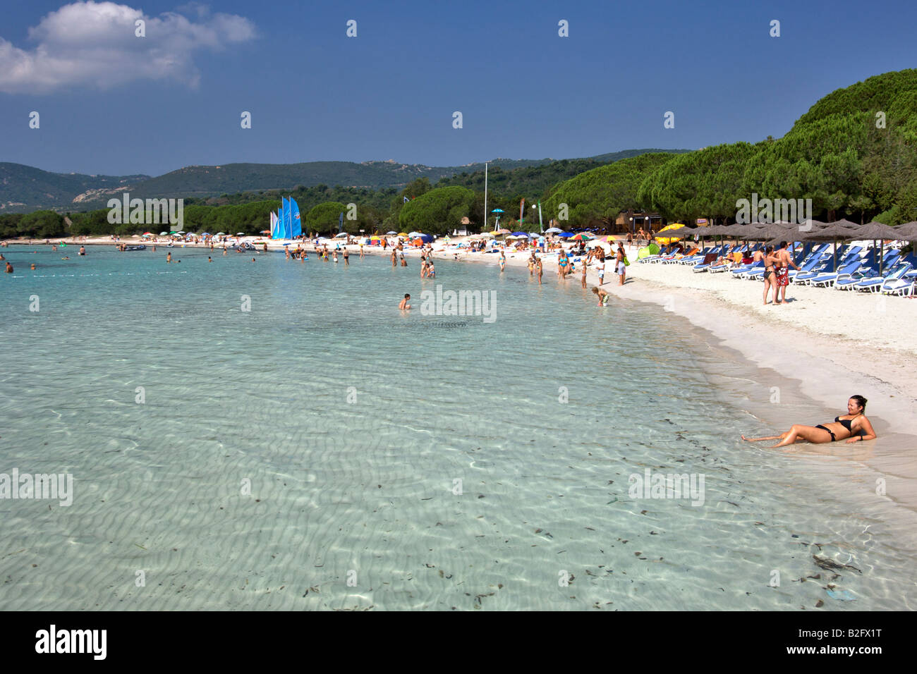 La plage de Santa Giulia en Corse du sud-est. Banque D'Images