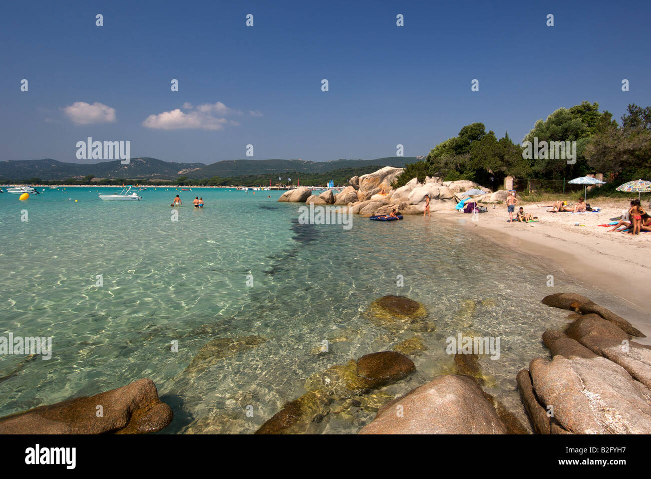 La plage de Santa Giulia en Corse du sud-est. Banque D'Images