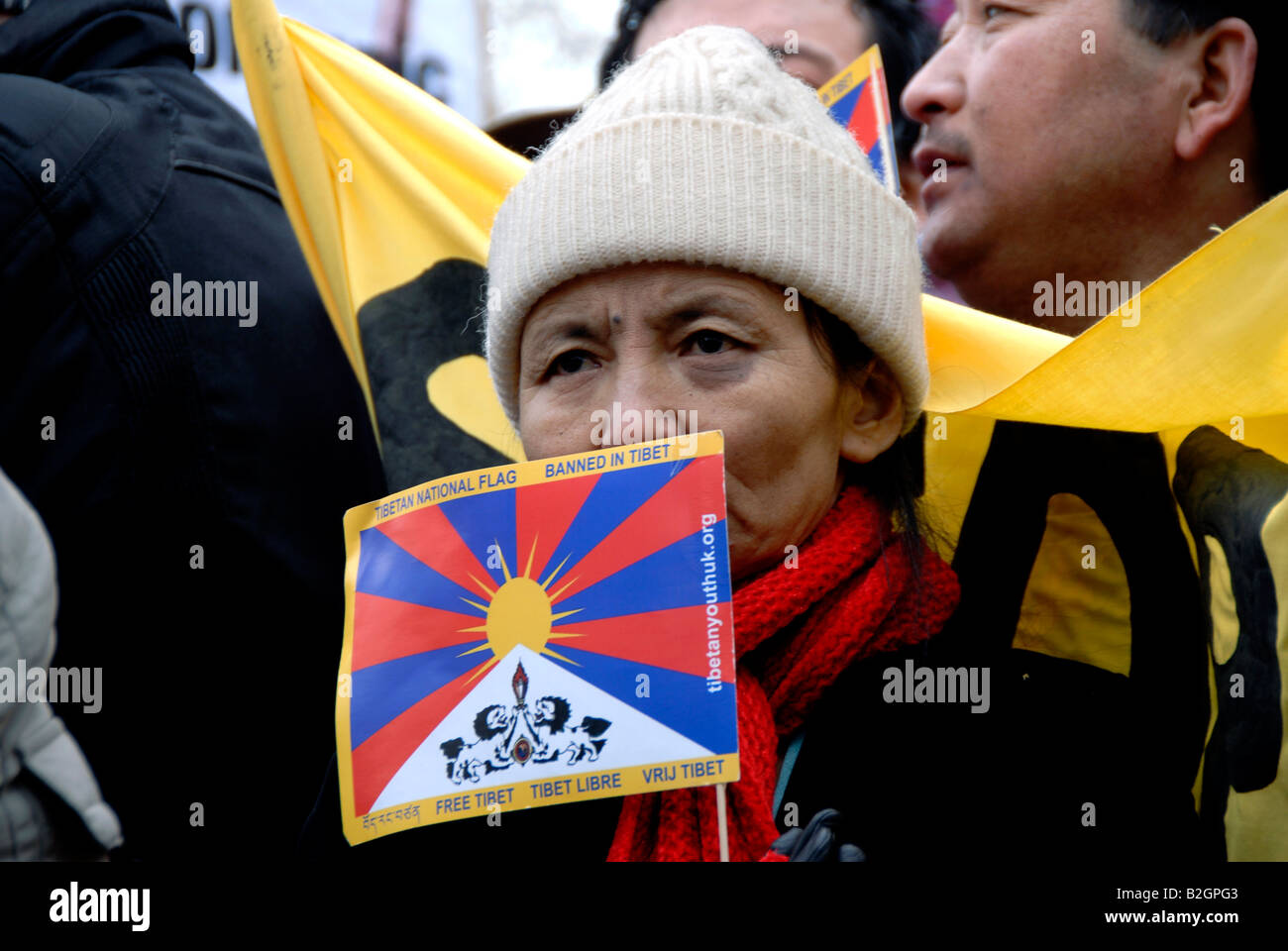 Démo tibétain 6e avril 2008 tenue d'athlète flamme olympique. Banque D'Images
