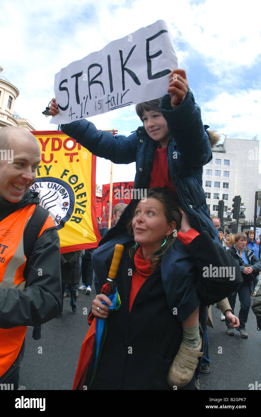 Grève des enseignants et démonstration sur la rémunération équitable mars à Londres en avril 2008. Banque D'Images