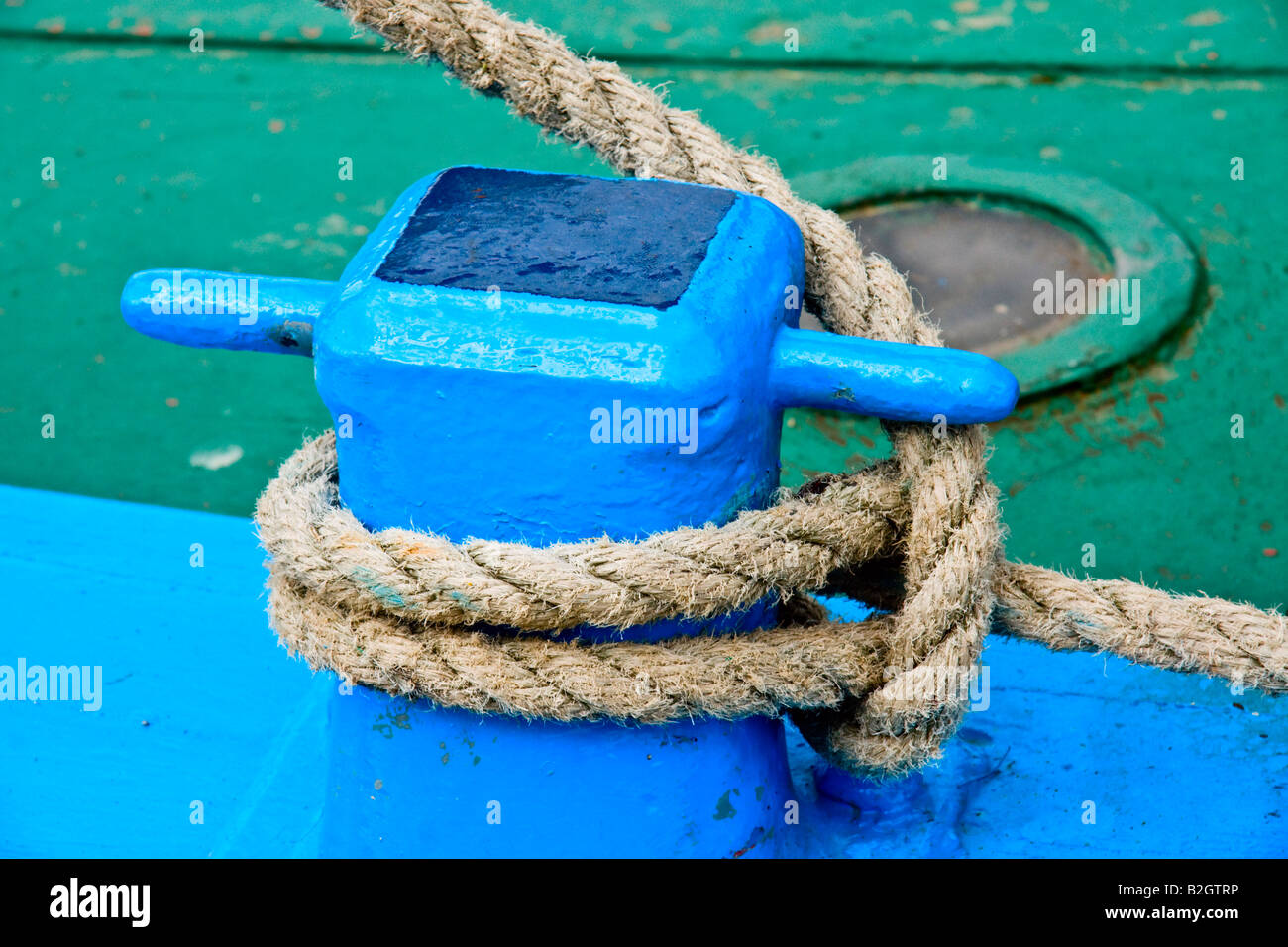 Amarrage bateau avec corde attachée Banque D'Images