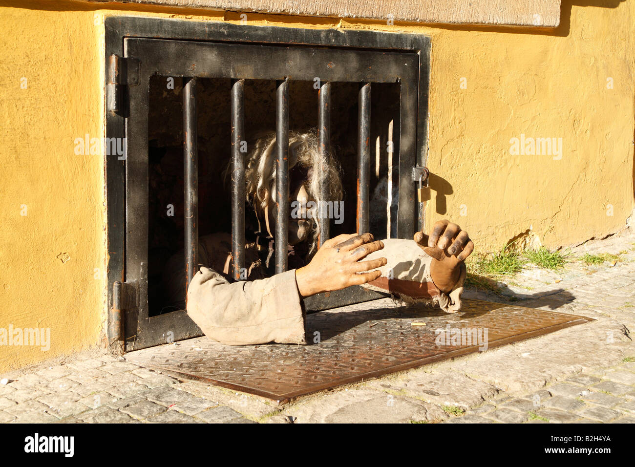 Un canular prisonnier enfermé dans le sous-sol d'un bâtiment dans le moindre quater à Prague Banque D'Images