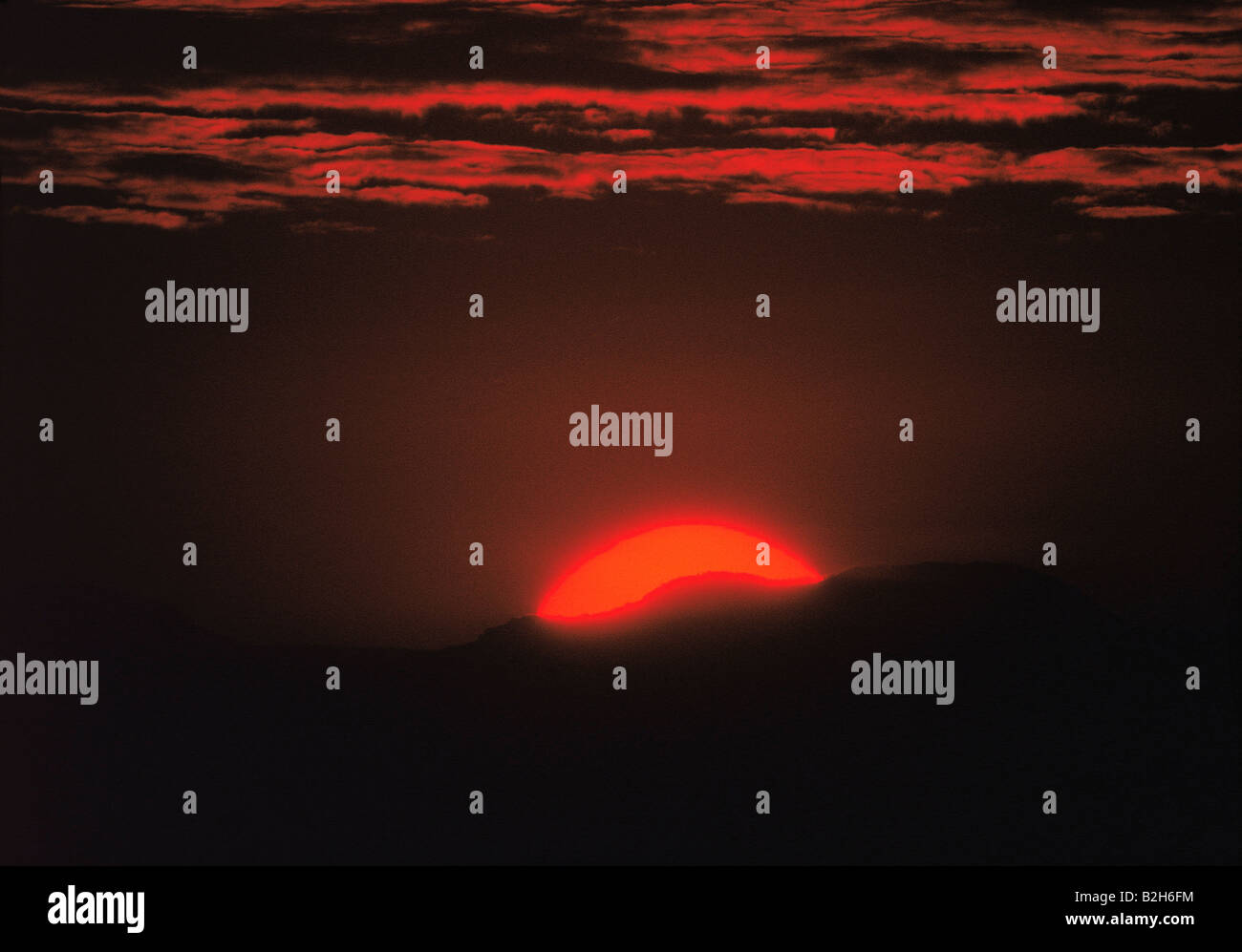 Plus de coucher de soleil spectaculaire hills en Australie Banque D'Images