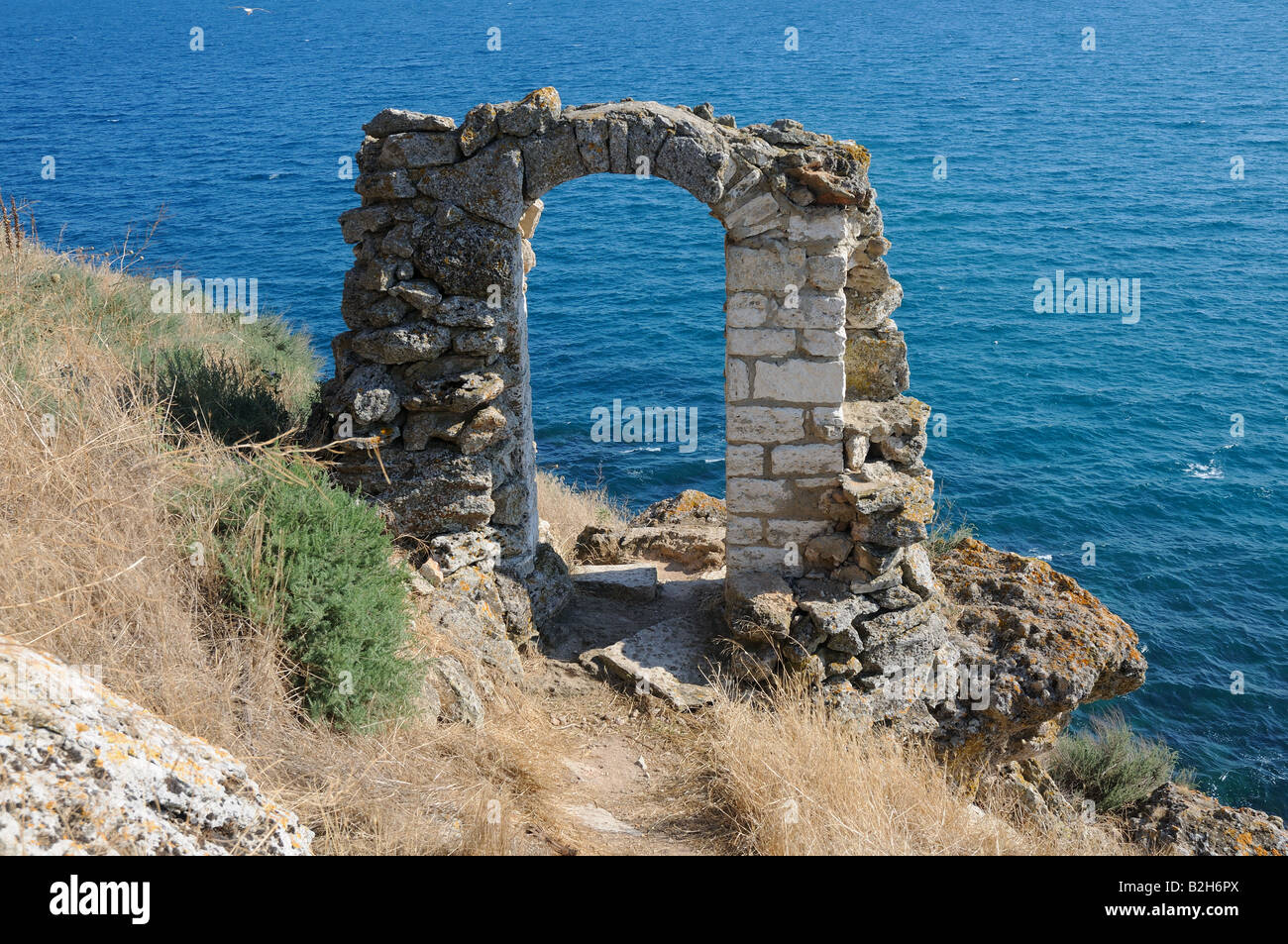 La pierre ancienne porte de la mer à cap Kaliakra en Bulgarie Banque D'Images