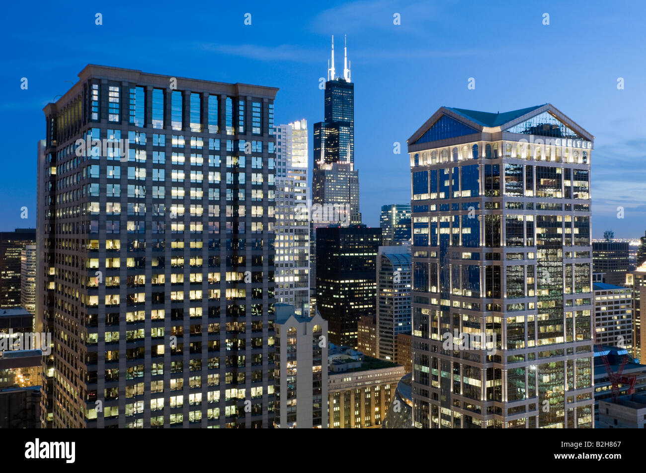 Le centre-ville de Chicago au crépuscule Banque D'Images