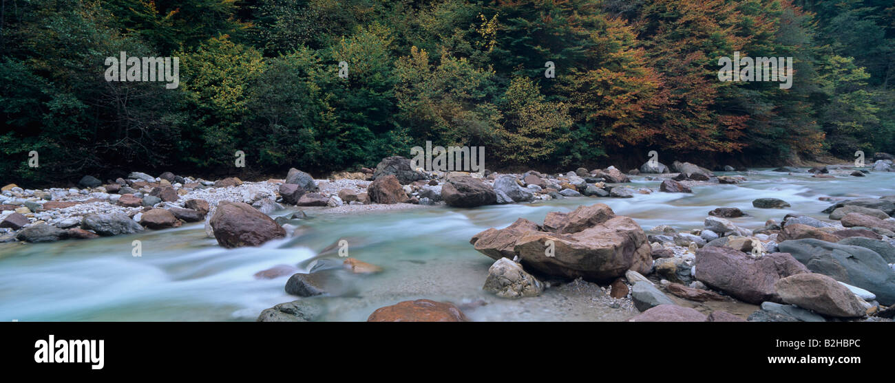 Panorama mountain stream automne blurrend Natur'Eau ruisseau paysage creek Banque D'Images
