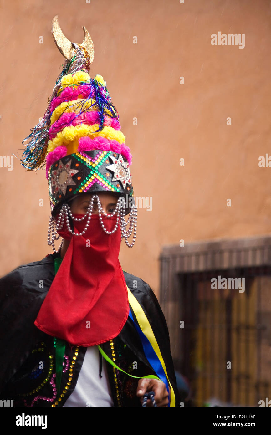 Un cavalier avec des tours coiffure au FESTIVAL DE SAN MIGUEL ARCHANGEL PARADE SAN MIGUEL DE ALLENDE MEXIQUE Banque D'Images