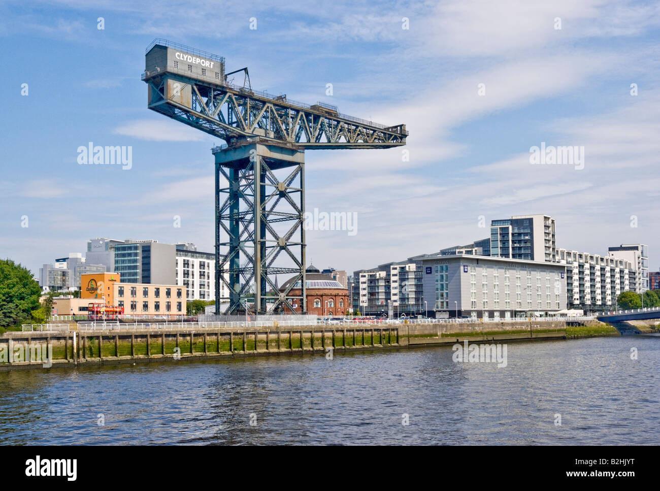 Clyde iconique Finnieston Crane et City Inn (maintenant l'hôtel Hilton Garden Inn) à Finnieston Quay à Glasgow Banque D'Images