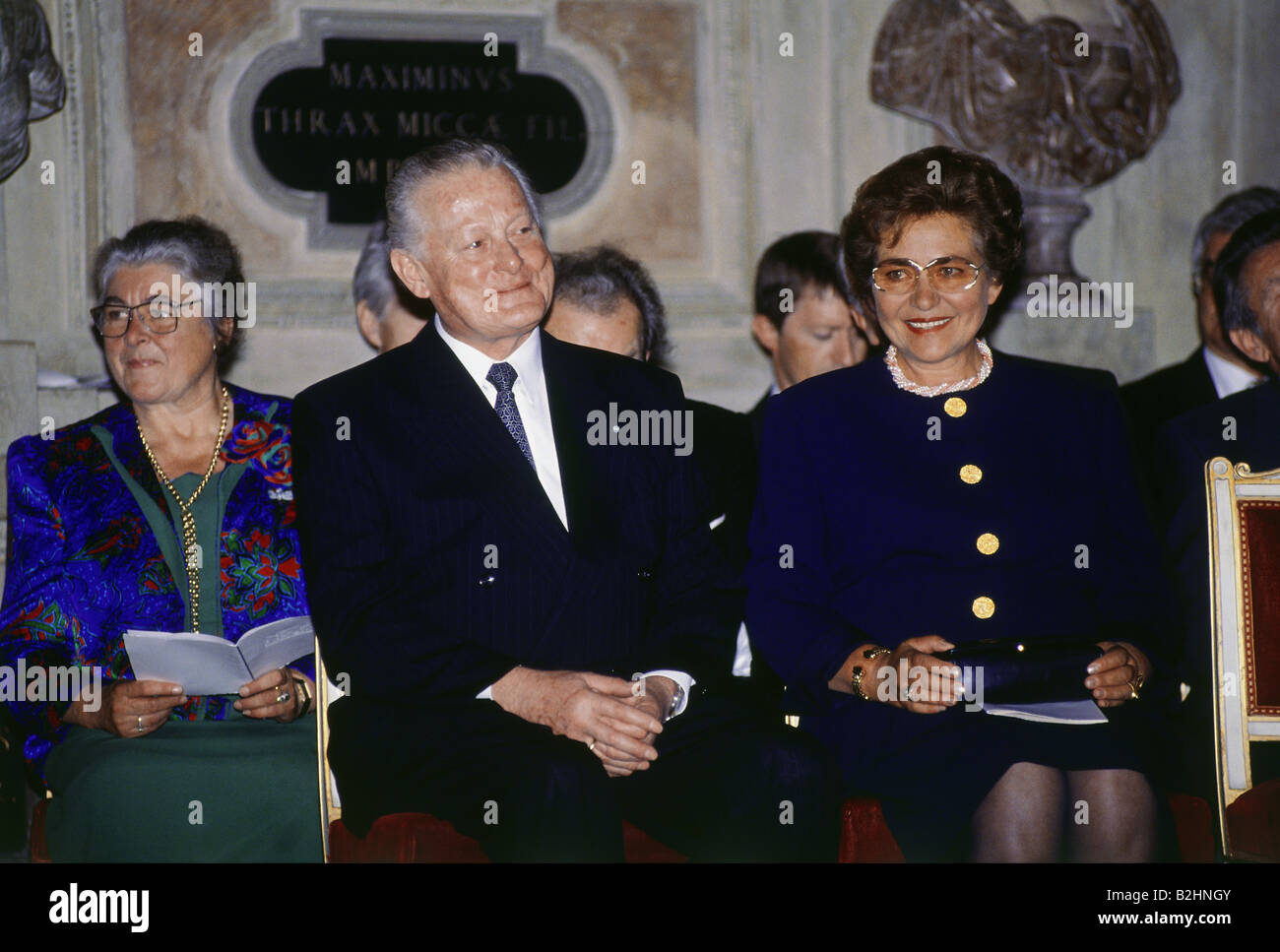 Streibl, Max, 6.1.1932 - 11.12.1998, politicien allemand (CSU), Premier ministre de la Bavière 19.10.1888 - 27.5.1993, avec épouse Irmingard, Antiquarium du Residenz, Munich, juillet 1992, , Banque D'Images