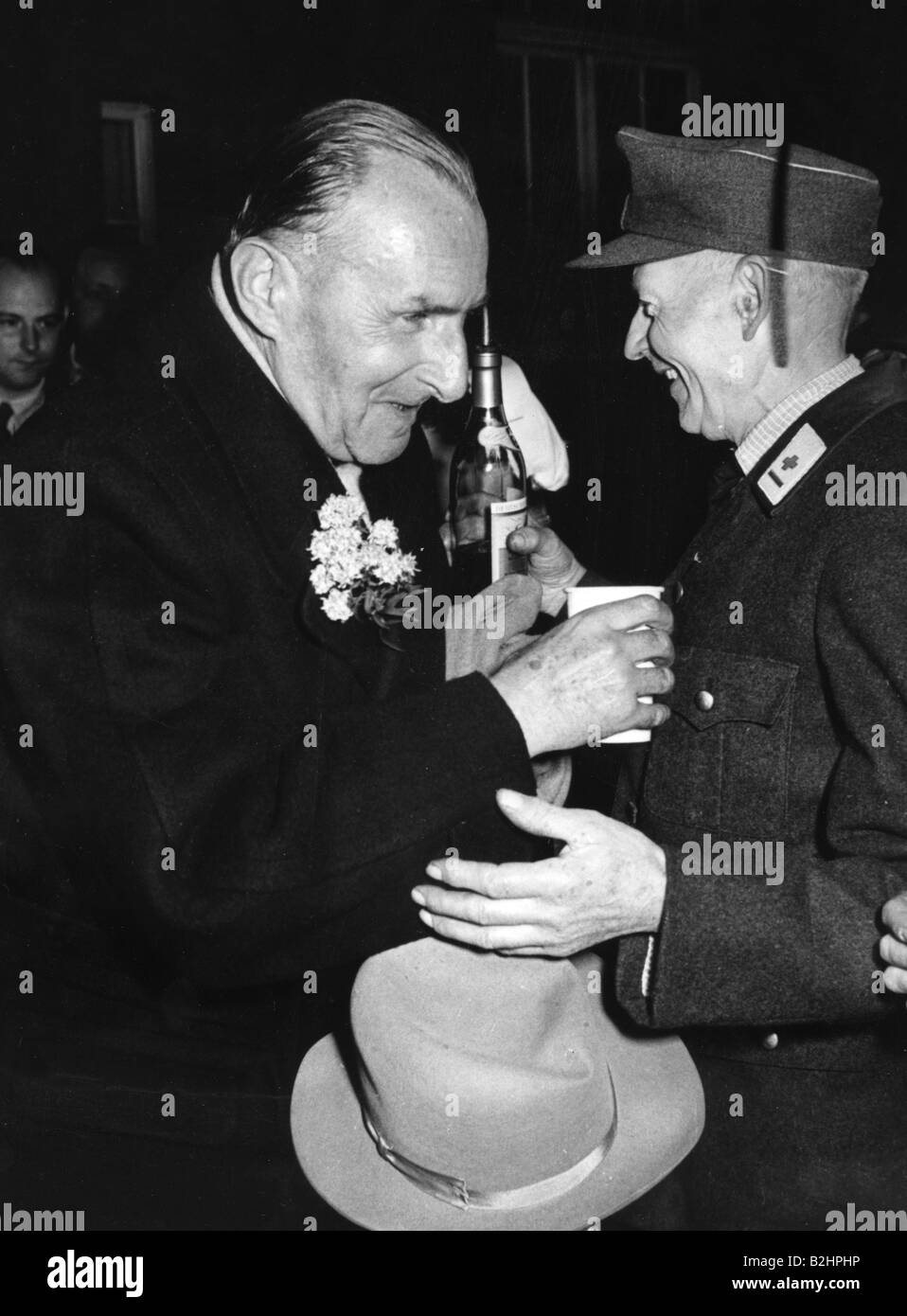 Seydlitz-Kurzbach, Walter von, 22.8.1888 - 28.4.1976, général allemand, retour de l'emprisonnement soviétique, Camp Friedland, 6.10.1955, , Banque D'Images