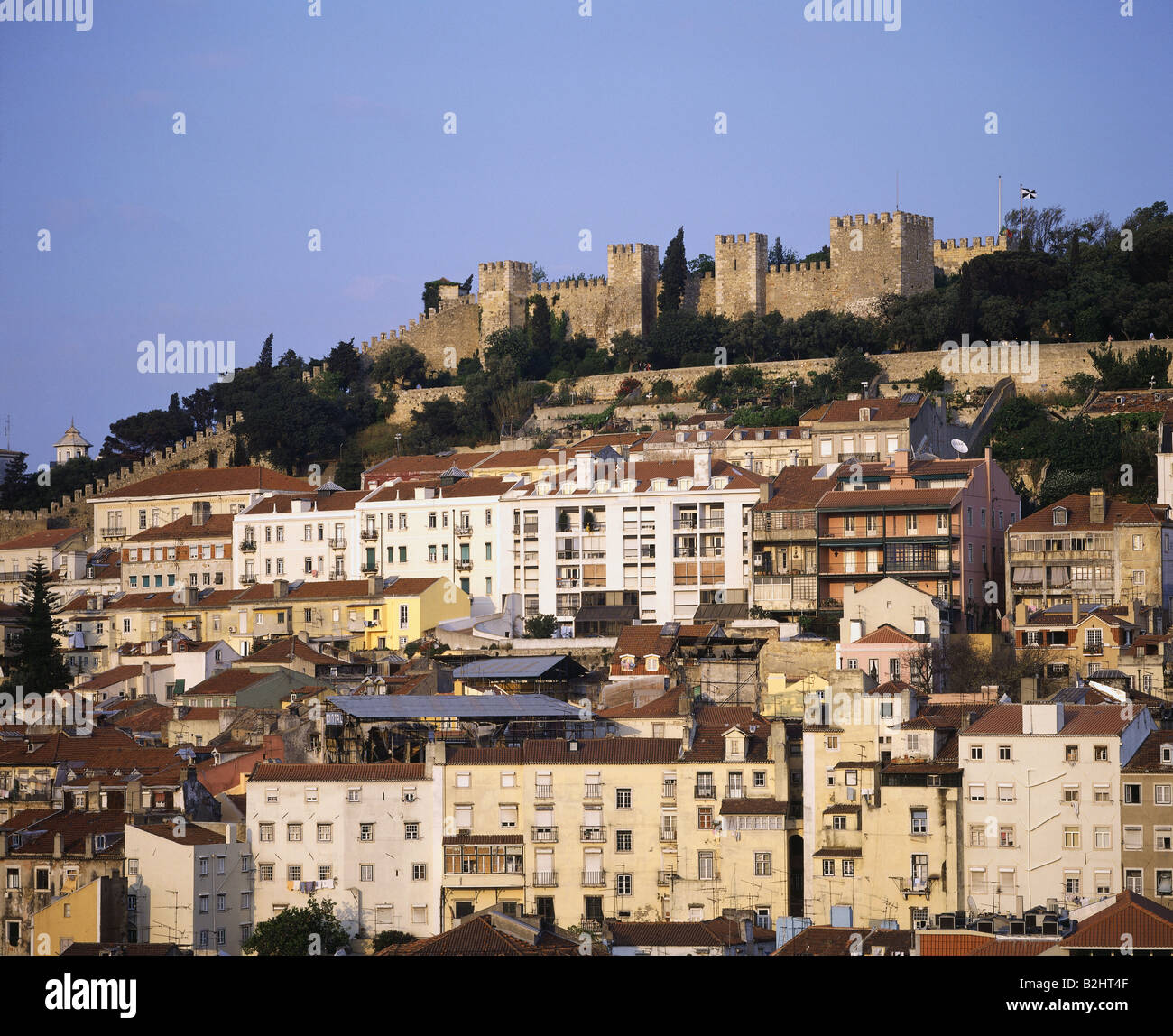 Géographie / voyages, Portugal, Lisbonne, vue sur la ville, vieille ville avec forteresse Castello de S. Jorge, , Banque D'Images