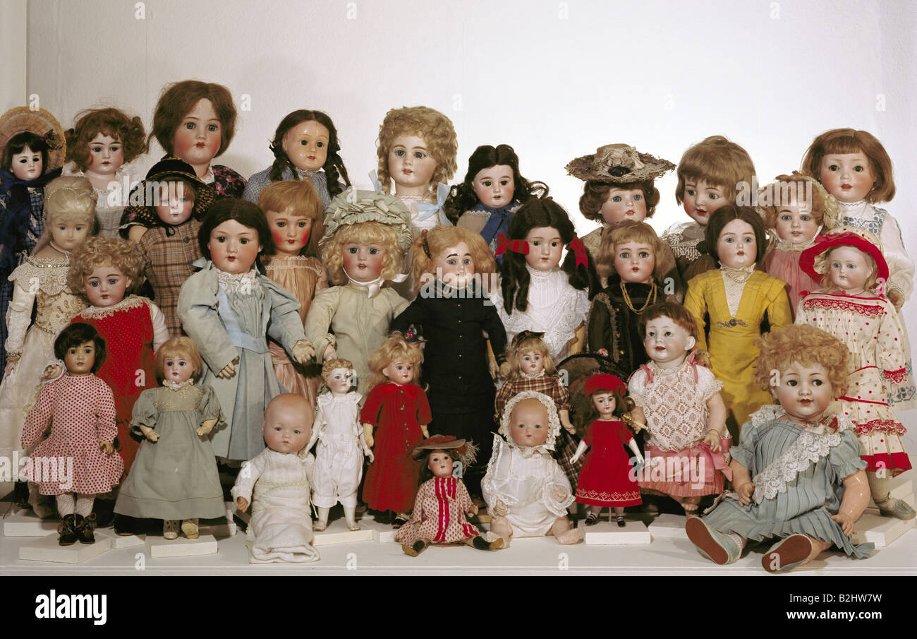 Jouets, poupées, poupées pour bébés, poupées pour enfants, Allemagne, fin  du XIXe siècle / début du XXe siècle, Musée de la ville de Munich,  historique, poupée, jouet, bébés, enfants, vêtements, robes, nostalgie,