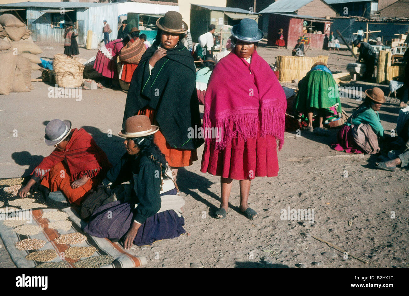 Géographie / voyages, Pérou, gens, femmes, vêtements traditionnels, marché indien, Puno, 1964, Banque D'Images