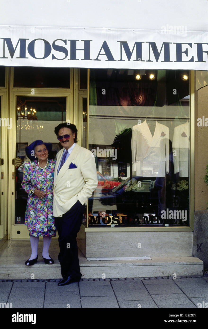 Moshammer, Rudolph, 27.9.1940 - 14.01.2005, couturier allemand, avec sa mère D'Autre devant son magasin "Carnaval de Venise", Maximianstraße, Munich, 1992, , Banque D'Images